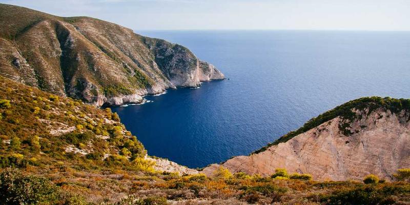 Wide panoramic composition